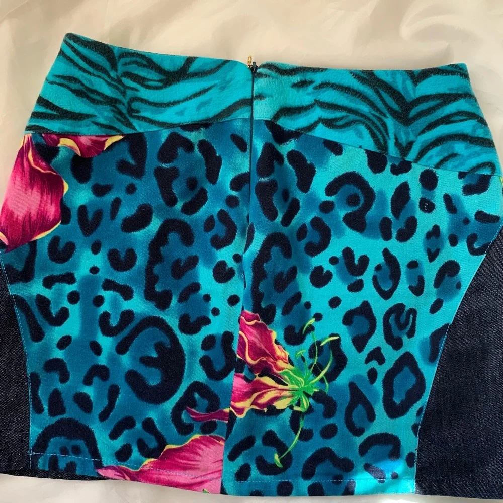 Versace mini skirt - Picture 2 of 6